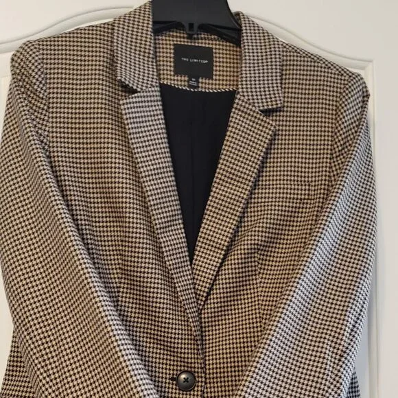 Blazer - Picture 2 of 11